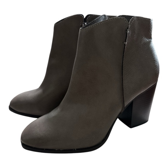 Grace Gray Ankle Boots with Chunky Heel - Picture 1 of 4